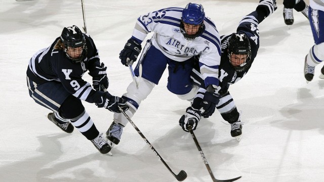 红军英勇作战，击败对手赢得胜利，红军战绩