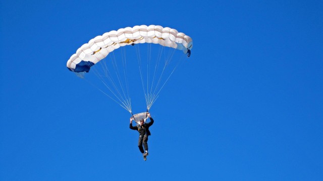 青少年篮球专项训练中心在多地落成，夯实青训基础，青少年篮球学校